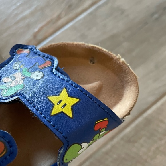 Super Mario Sandals - Picture 4 of 4